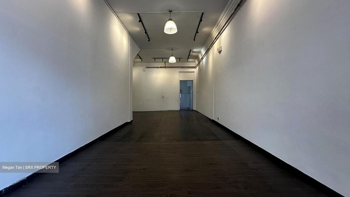 Hoa Nam Building (D8), Retail #528796971